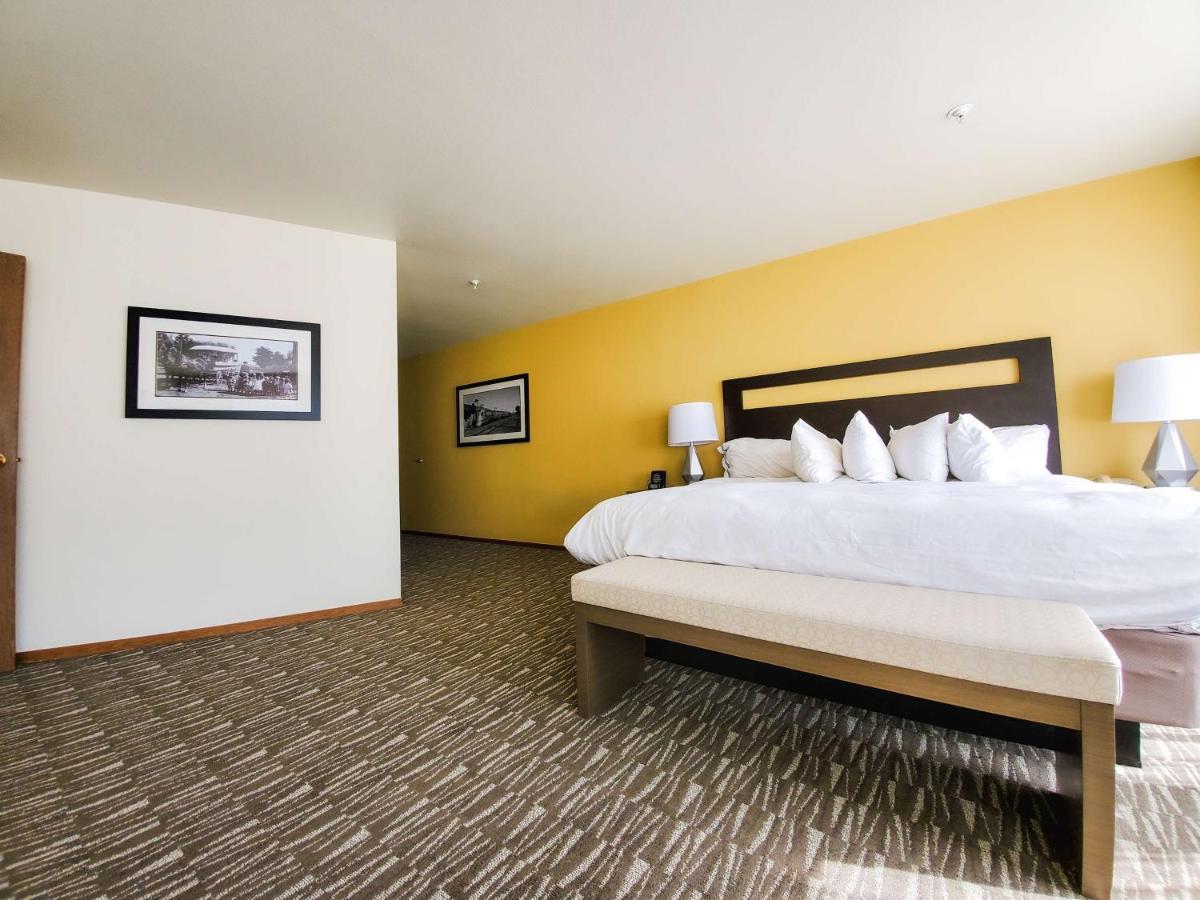 Best Western Plus Plaza Hotel